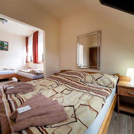 Szenti Vendeghaz Bed & Breakfast Gyor Bagian luar foto