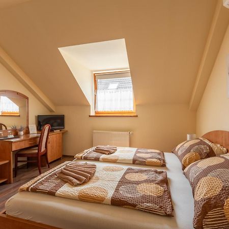 Szenti Vendeghaz Bed & Breakfast Gyor Bagian luar foto