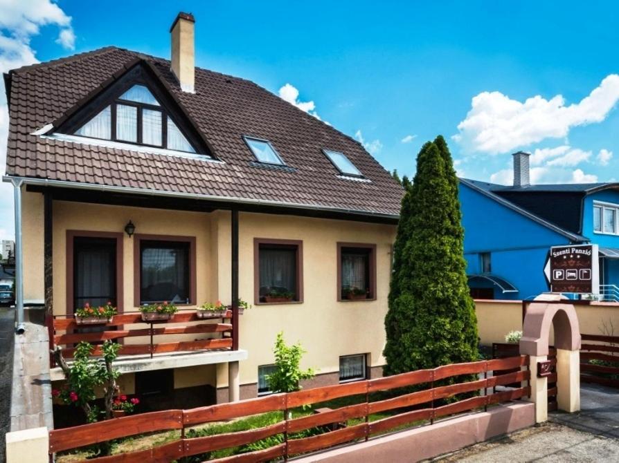 Szenti Vendeghaz Bed & Breakfast Gyor Bagian luar foto