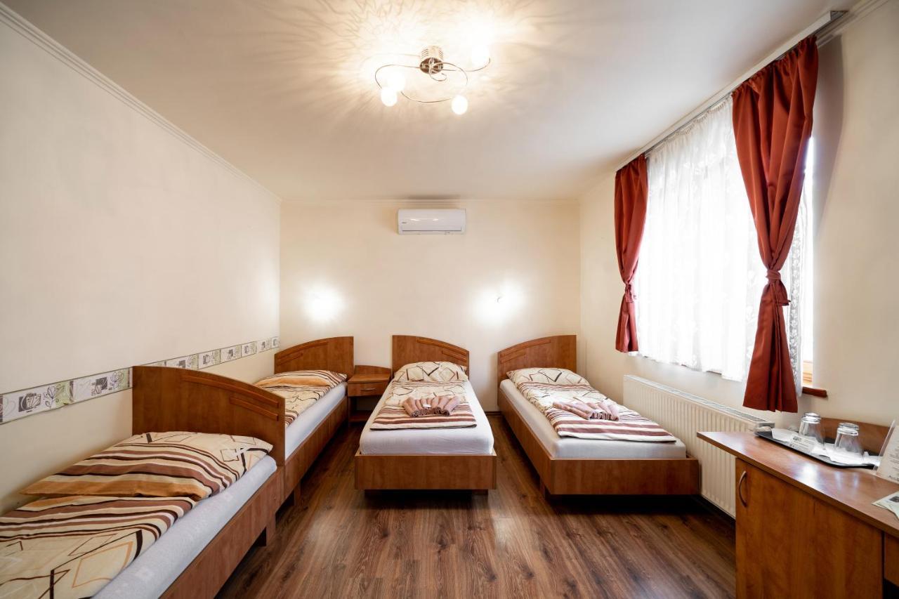 Szenti Vendeghaz Bed & Breakfast Gyor Bagian luar foto