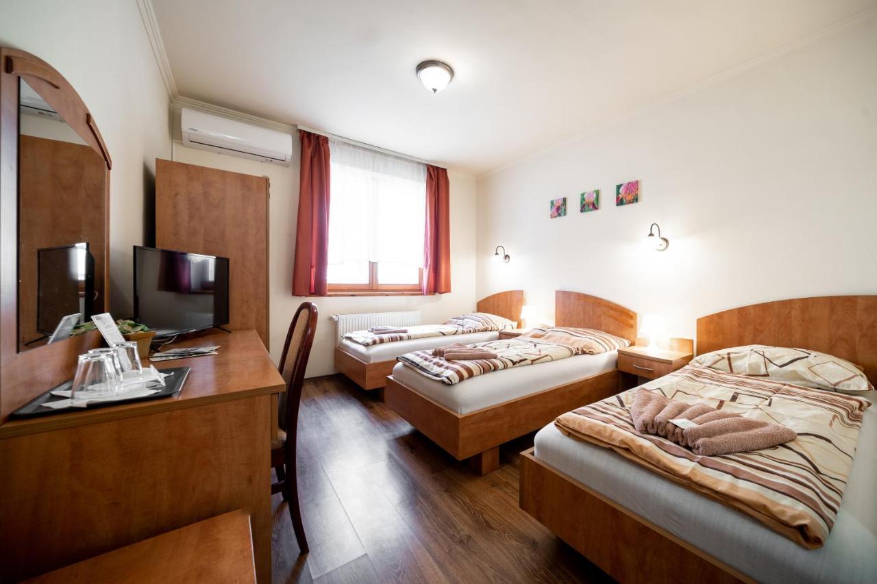 Szenti Vendeghaz Bed & Breakfast Gyor Bagian luar foto