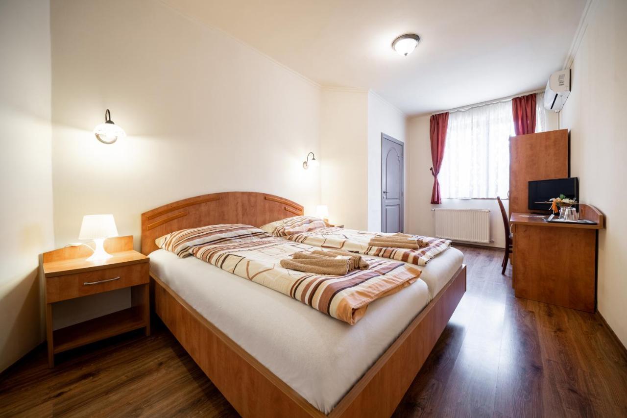 Szenti Vendeghaz Bed & Breakfast Gyor Bagian luar foto