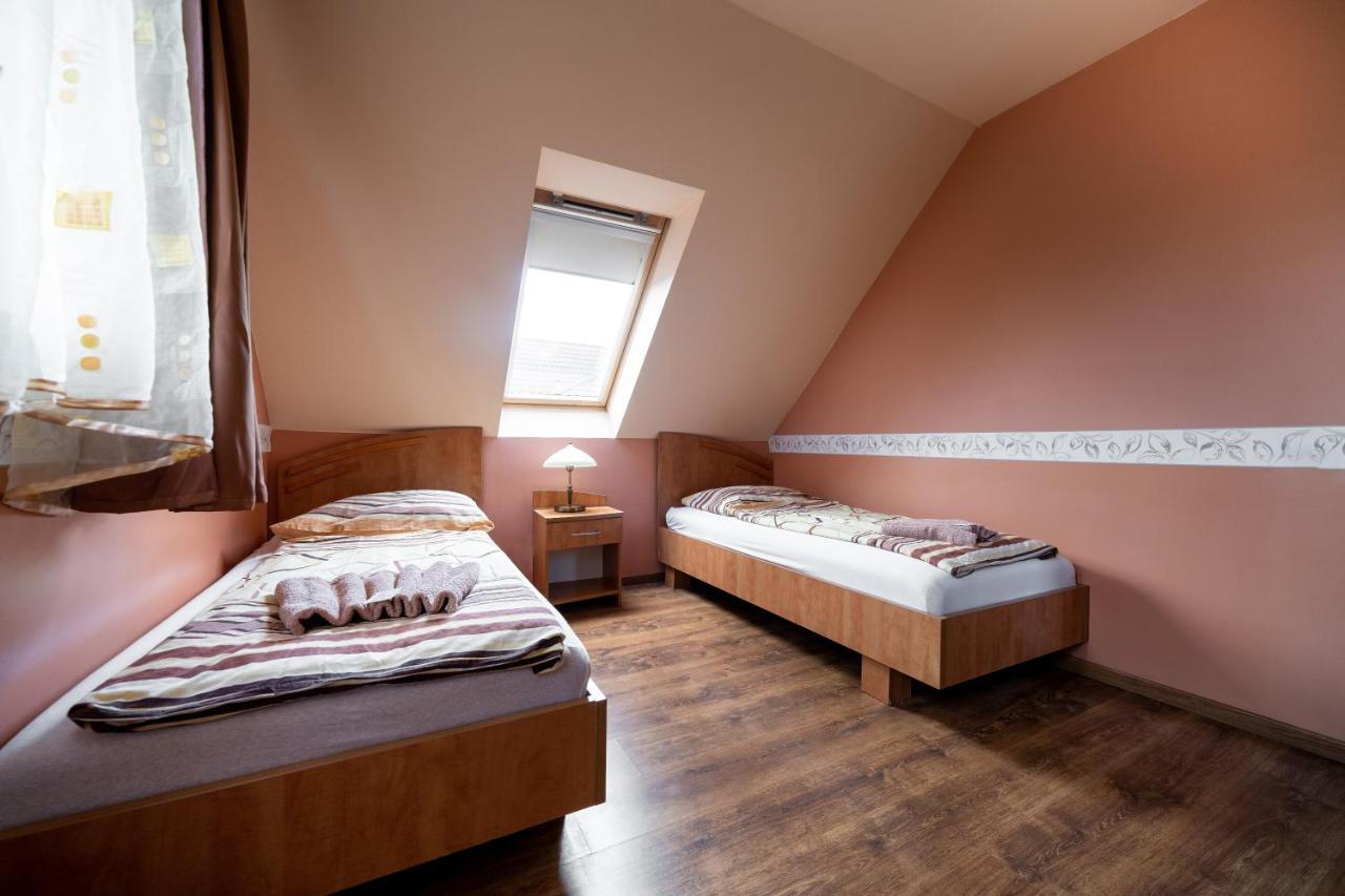 Szenti Vendeghaz Bed & Breakfast Gyor Bagian luar foto