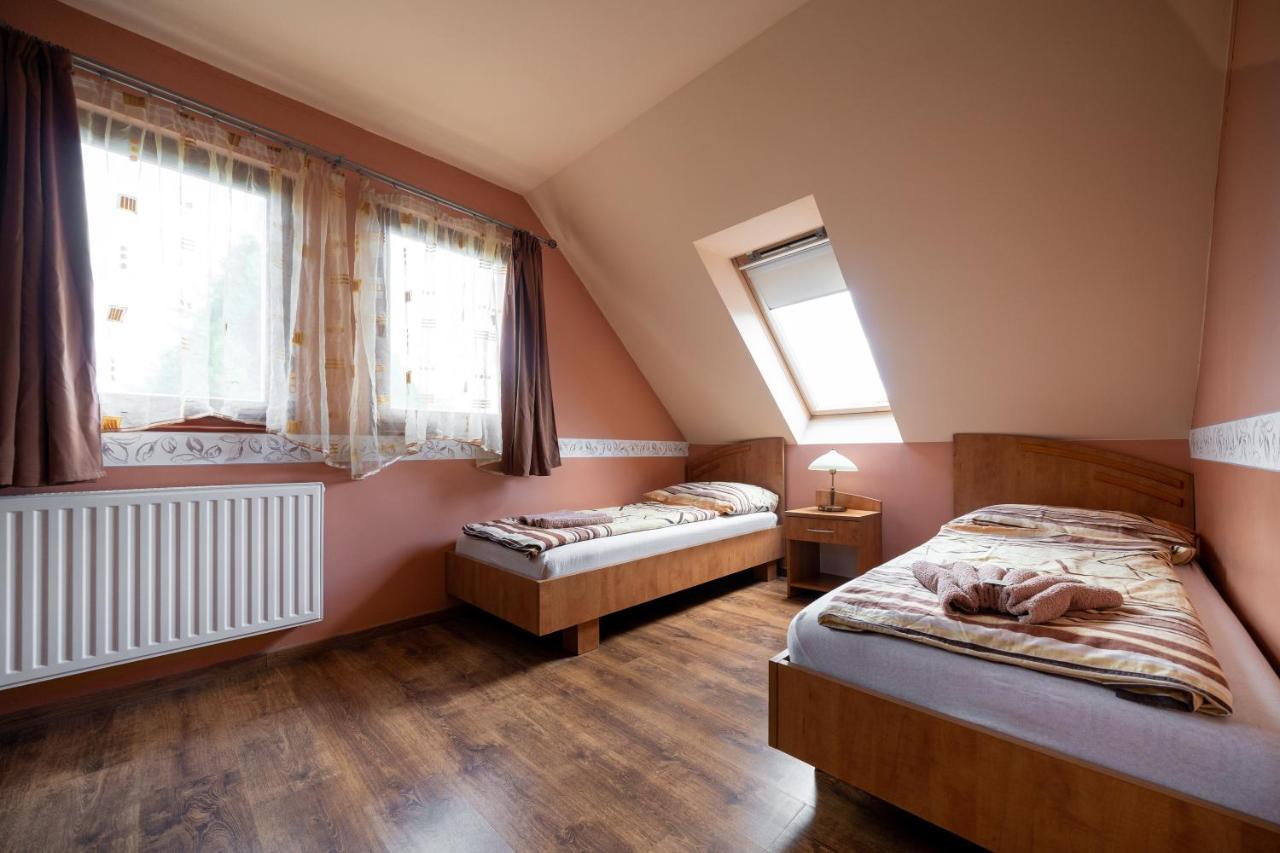 Szenti Vendeghaz Bed & Breakfast Gyor Bagian luar foto