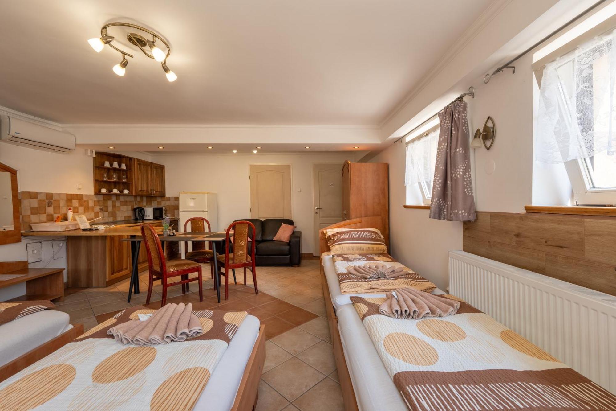 Szenti Vendeghaz Bed & Breakfast Gyor Bagian luar foto