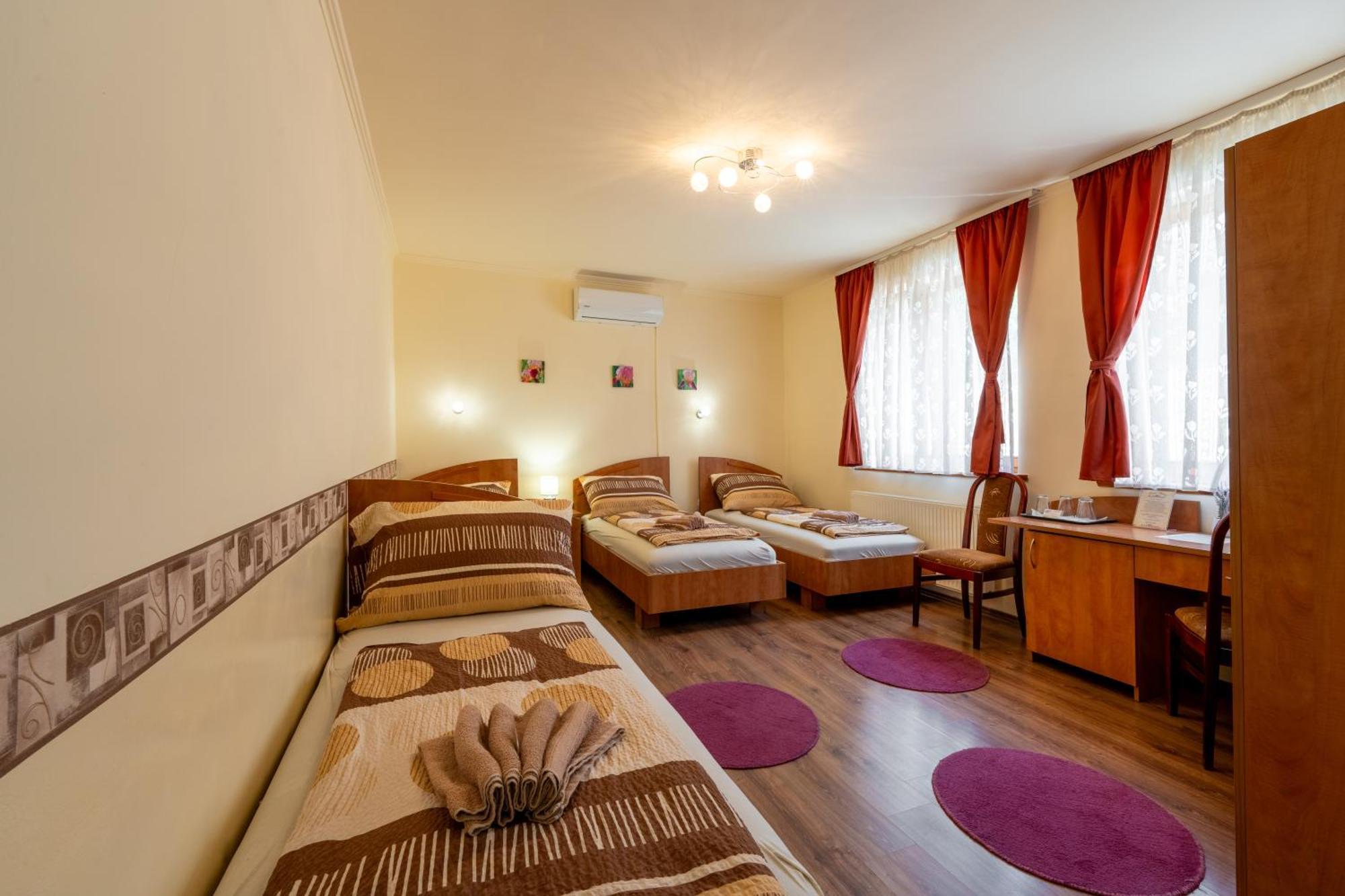 Szenti Vendeghaz Bed & Breakfast Gyor Bagian luar foto