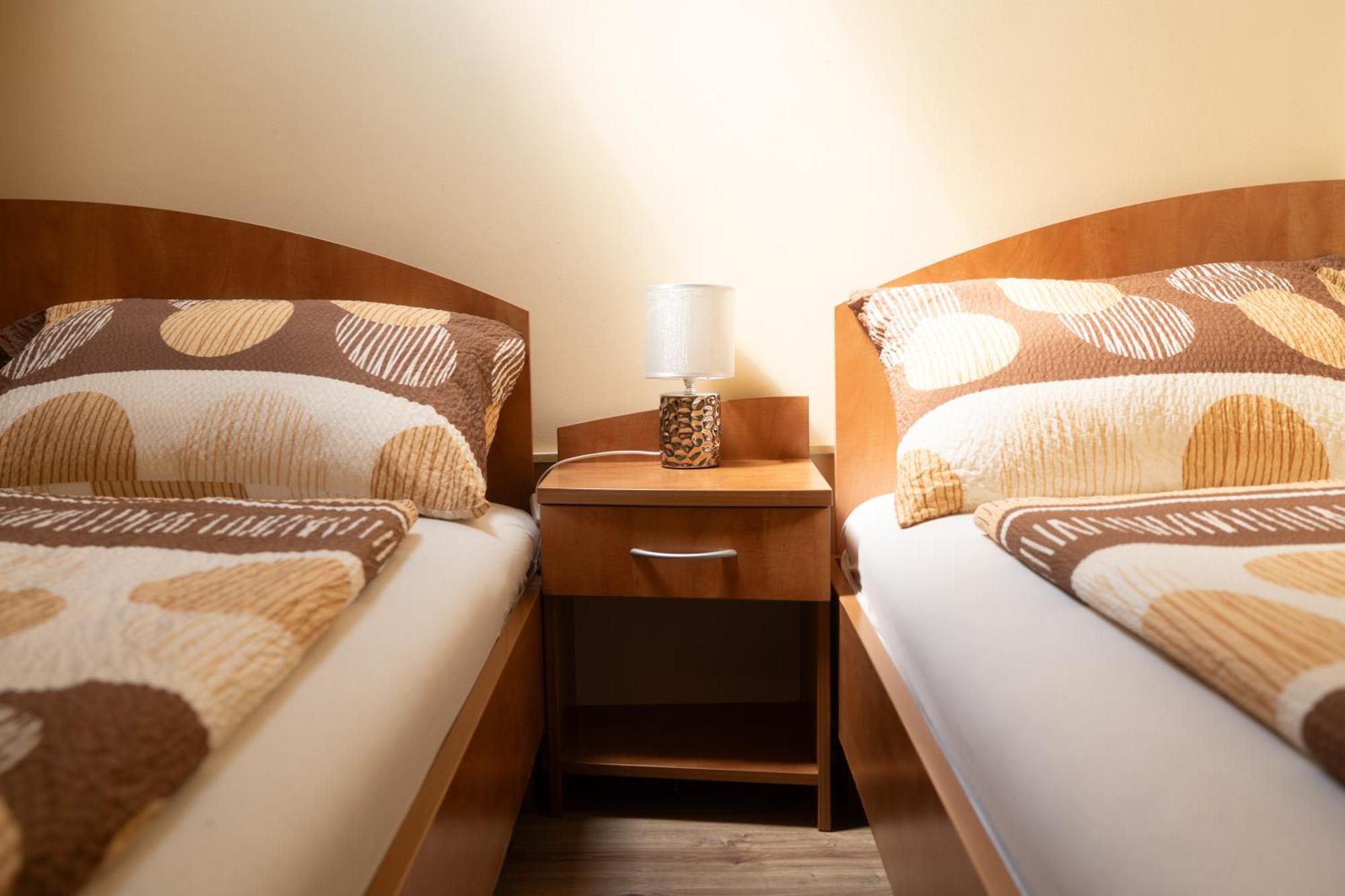 Szenti Vendeghaz Bed & Breakfast Gyor Bagian luar foto