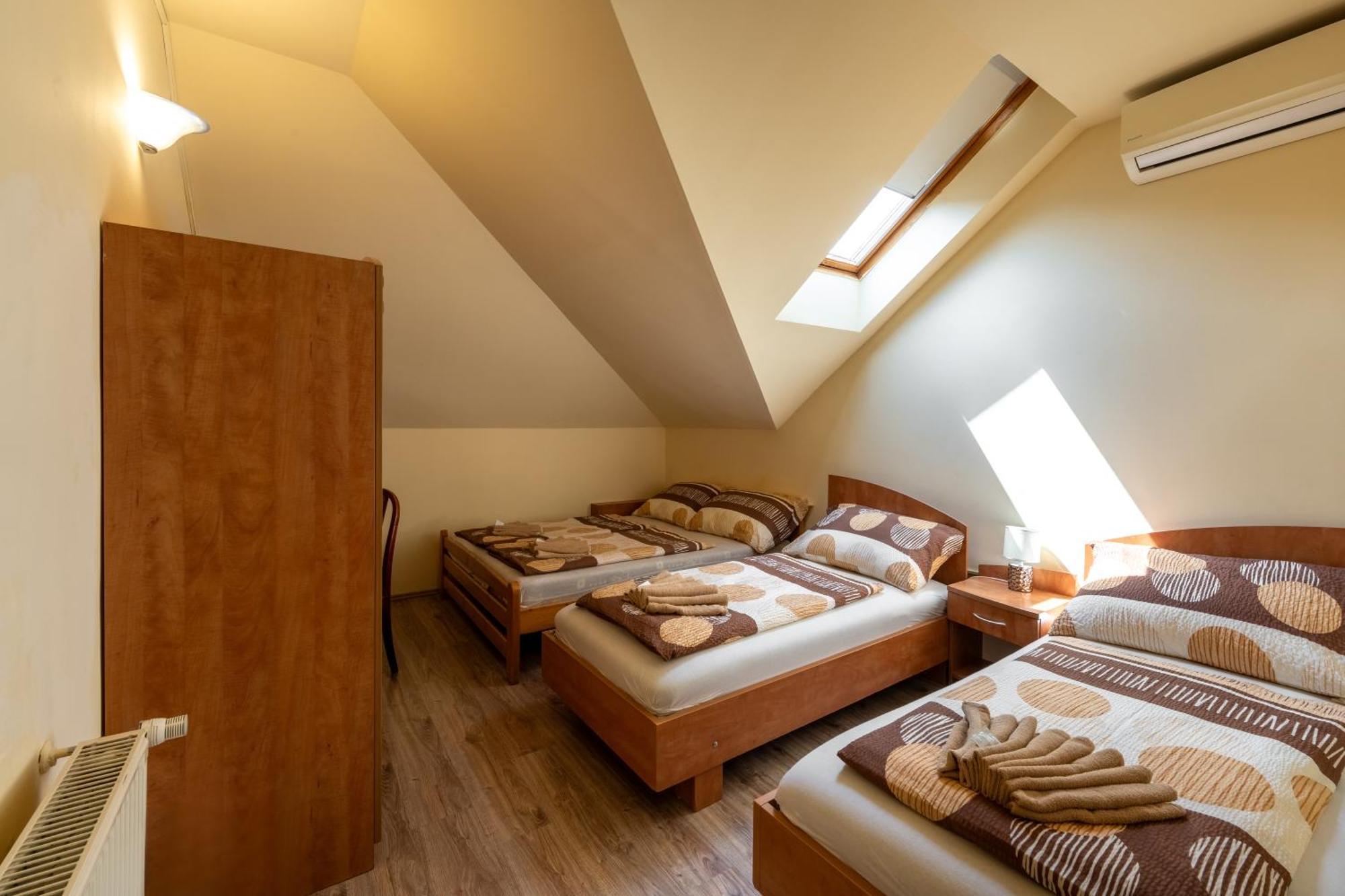 Szenti Vendeghaz Bed & Breakfast Gyor Bagian luar foto