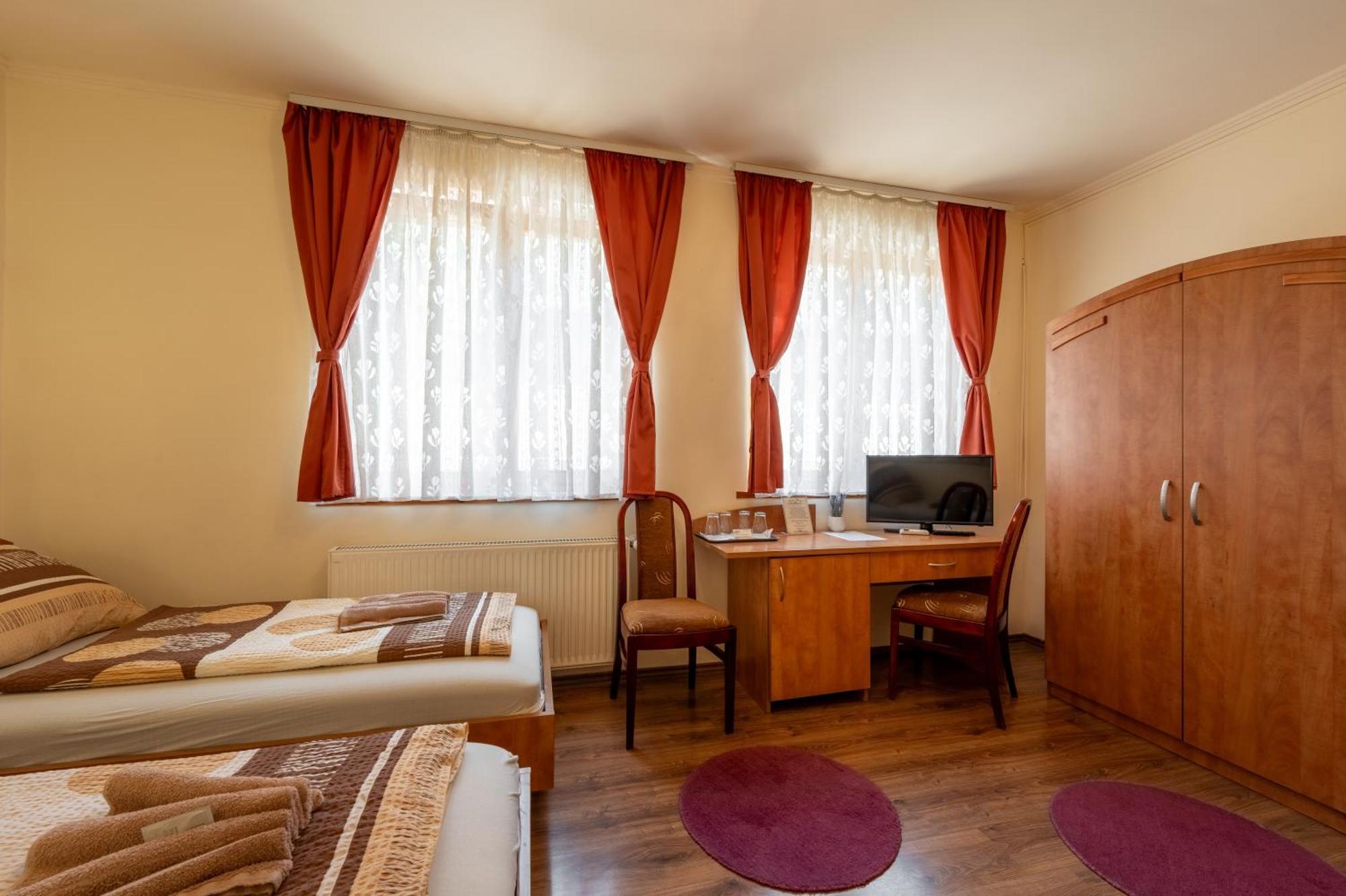 Szenti Vendeghaz Bed & Breakfast Gyor Bagian luar foto
