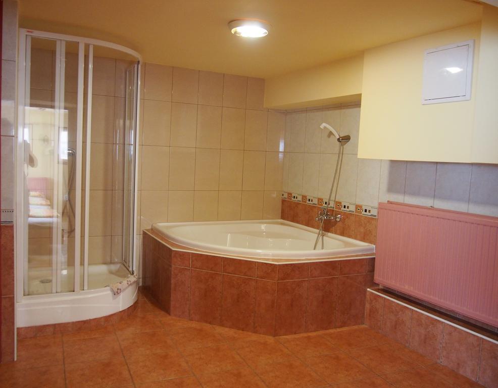 Szenti Vendeghaz Bed & Breakfast Gyor Bagian luar foto